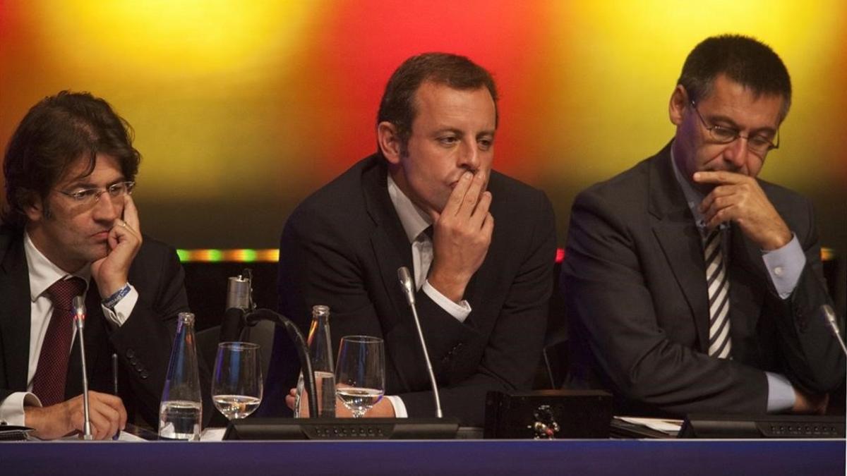 Rosell y Bartomeu, junto a Freixa, en la asamblea de compromisarios del Barça del 2010 donde se puso en marcha la acción de responsabilidad.