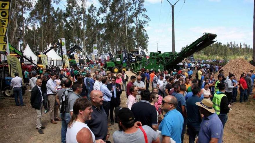 El presidente de la Xunta presenció ayer algunas de las demostraciones del certamen.