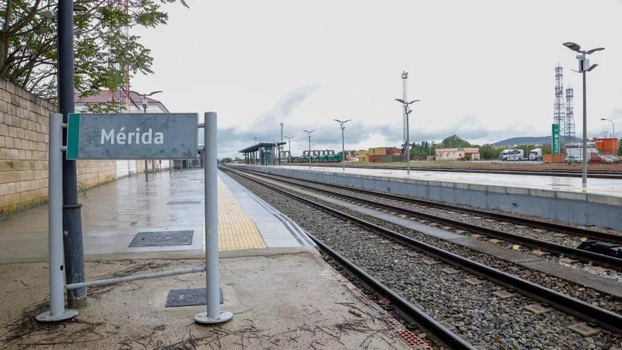 Licitan la pasarela peatonal y con carril bici sobre la vía del tren en Mérida