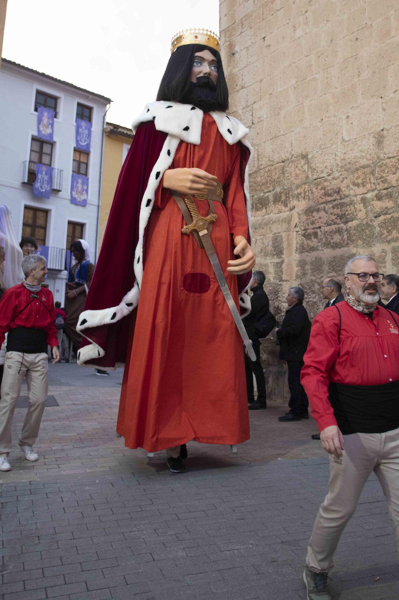 Ontinyent se vuelca con la tradiconal procesión de la Puríssima