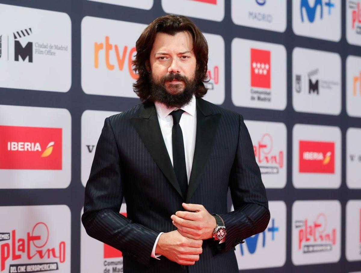 Álvaro Morte en los Premios Platino 2021