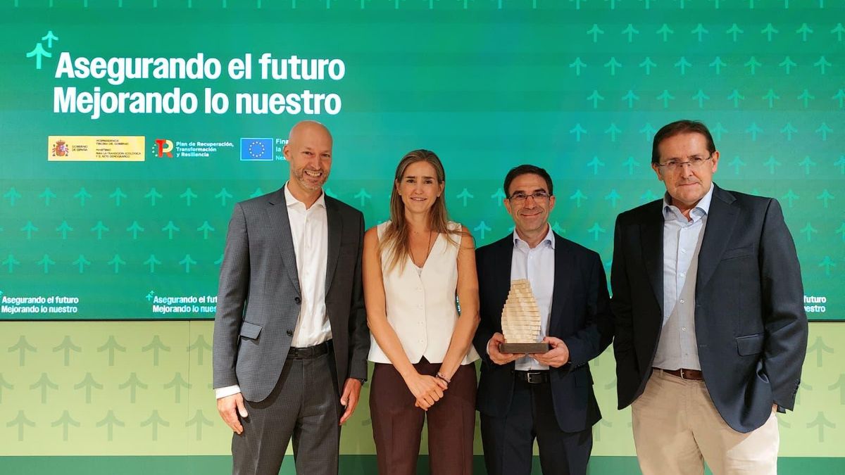 Una planta para reciclar aspas de molinos de viento, premio del Gobierno en su balance del plan de recuperación