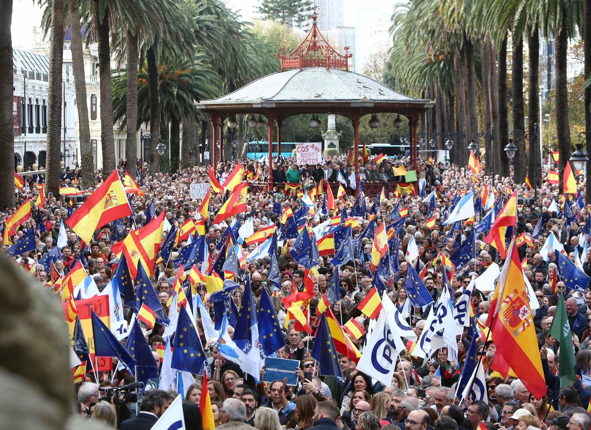 Miles de personas protestan en A Coruña contra la amnistía