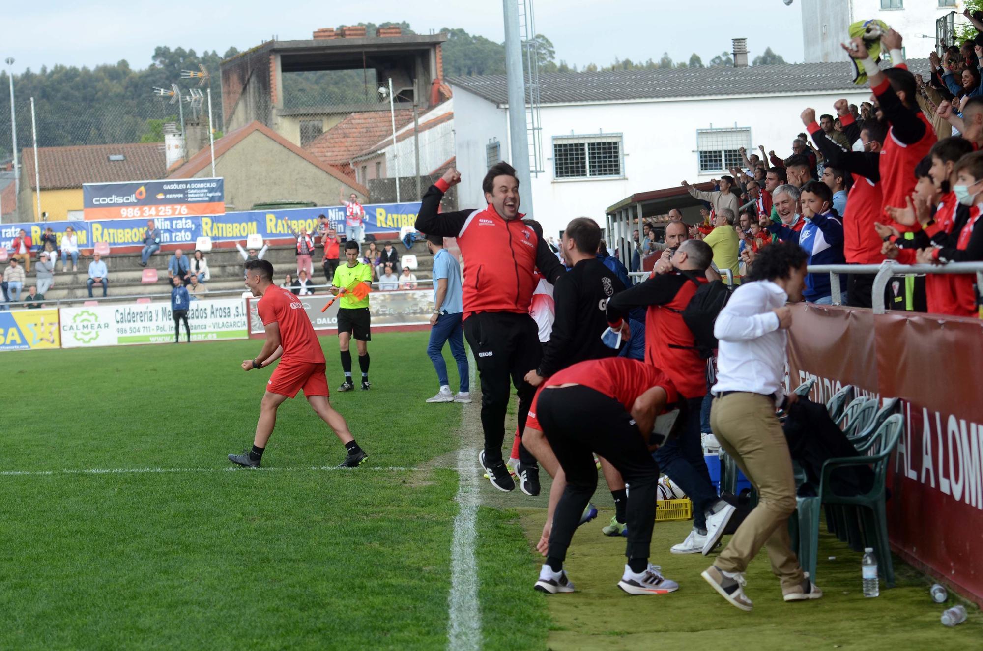 Búscate en las fotos de la victoria del Arosa sobre el Móstoles