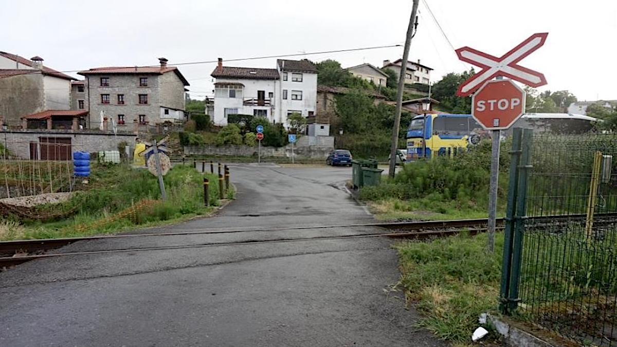 Paso a nivel de Feve en Bustio (Ribadedeva).