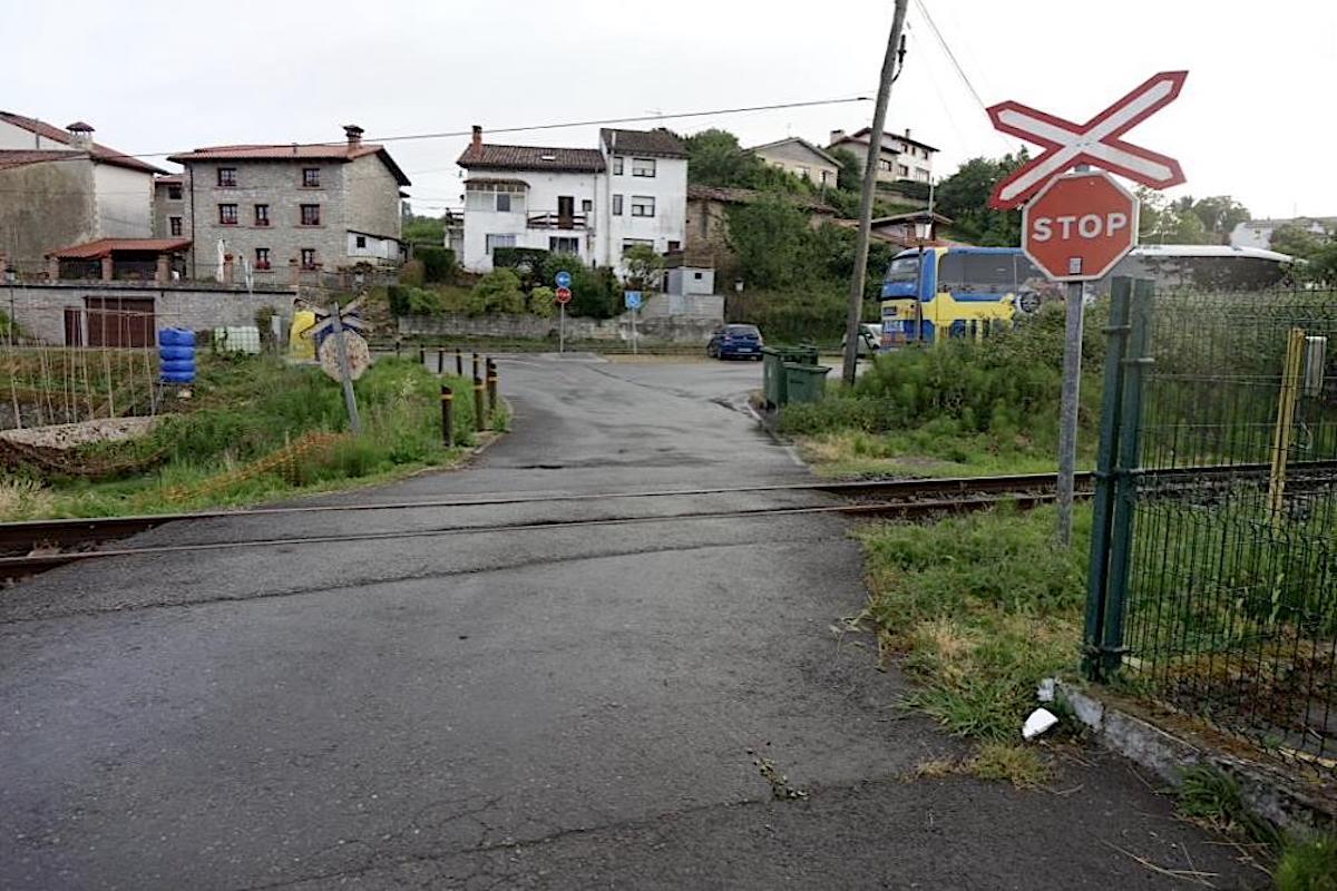 Paso a nivel de Feve en Bustio (Ribadedeva).