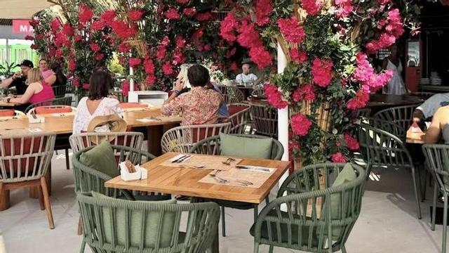 Mesas para desayunar.