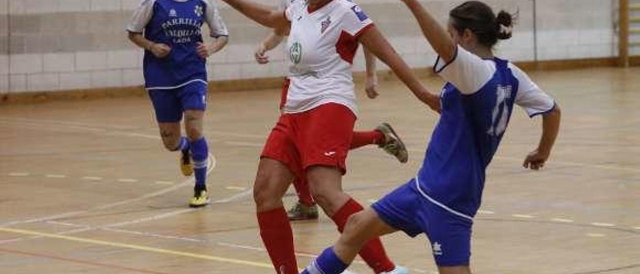 Un instante del partido entre el Gijón Playas y el Lada-Langreo.