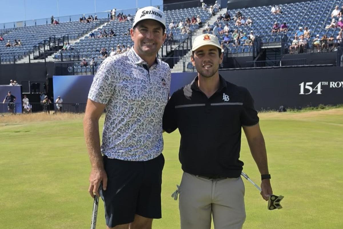 Alejandro de Castro está disfrutando de la experiencia y se fotografía con las estrellas del golf, como Keegan Bradley