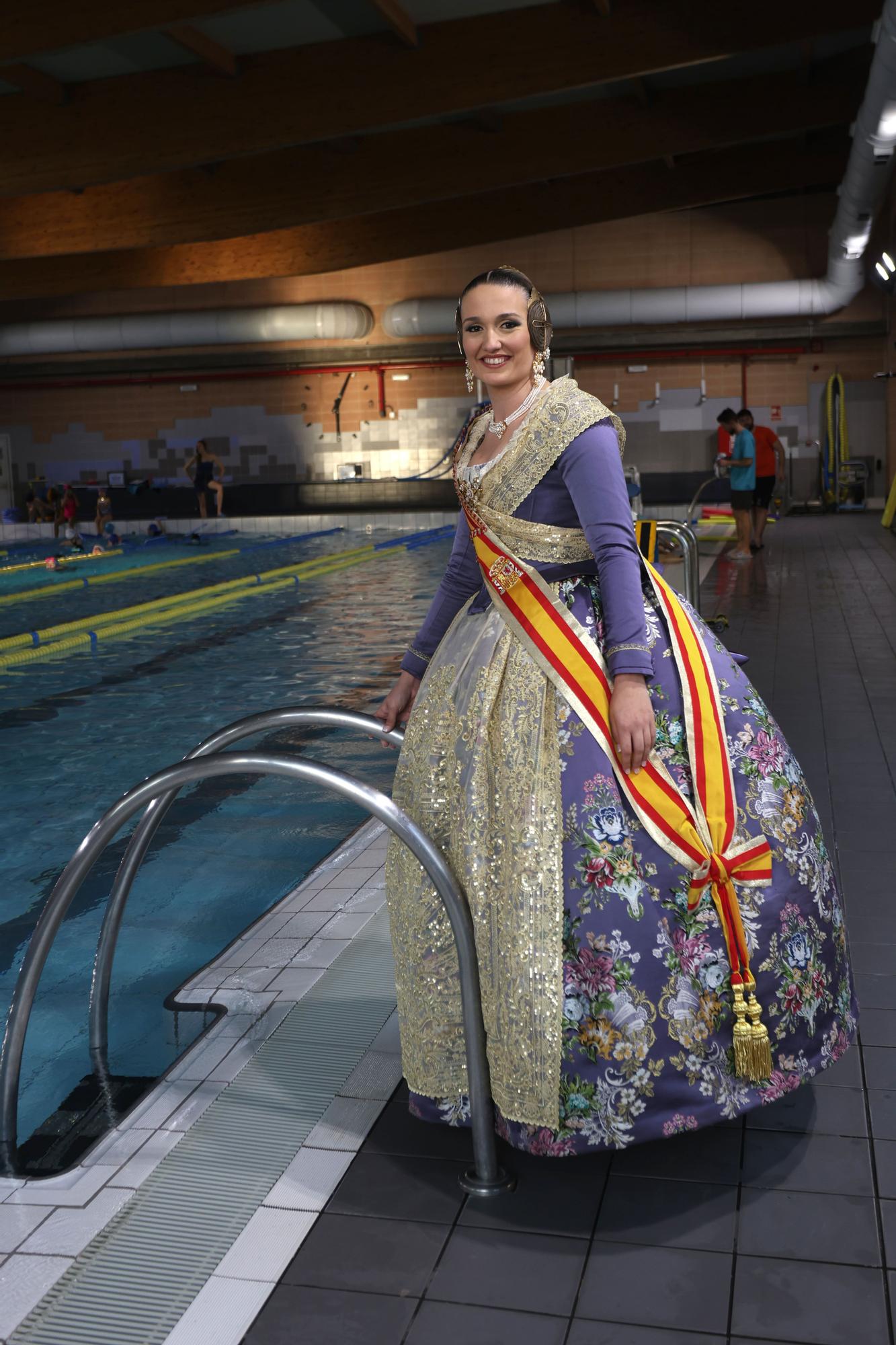 La Fallera Mayor de València, en su piscina