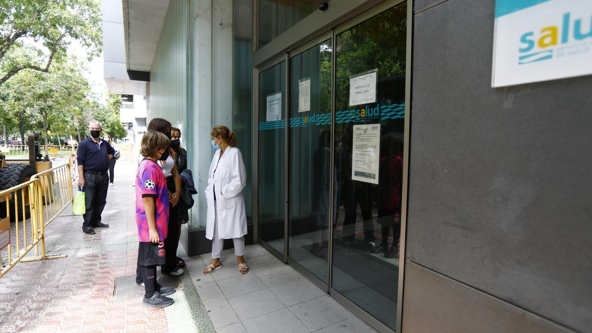 Uno de los primeros días de vacunación sin cita en Zaragoza.