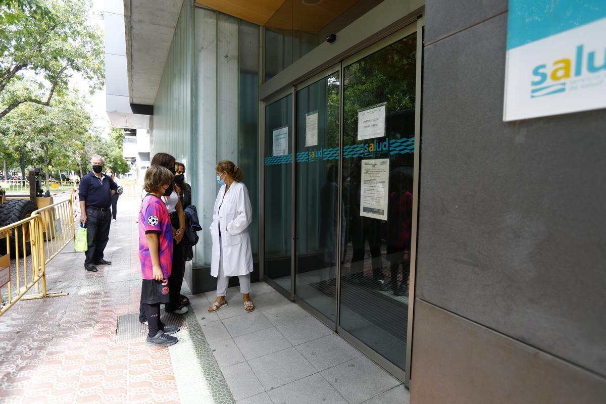 Uno de los primeros días de vacunación sin cita en Zaragoza.