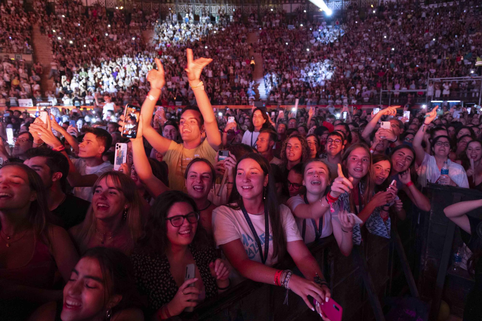 Aitana llena la plaza de toros de València