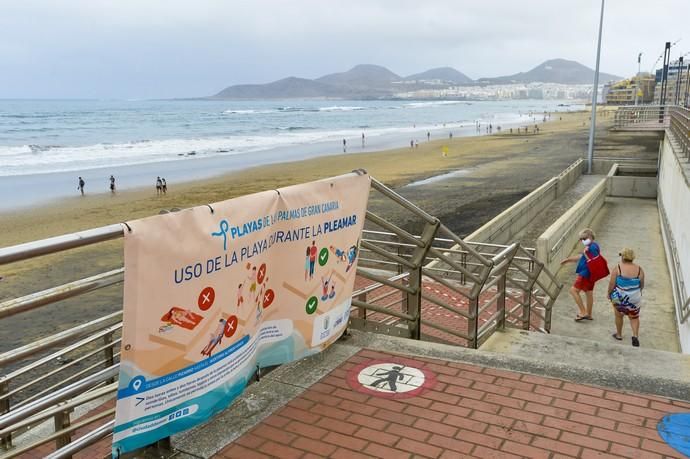 25-08-2020 LAS PALMAS DE GRAN CANARIA. Reportaje en la playa de Las Canteras (La Cícer) con las nuevas medidas Covid. Fotógrafo: ANDRES CRUZ  | 25/08/2020 | Fotógrafo: Andrés Cruz