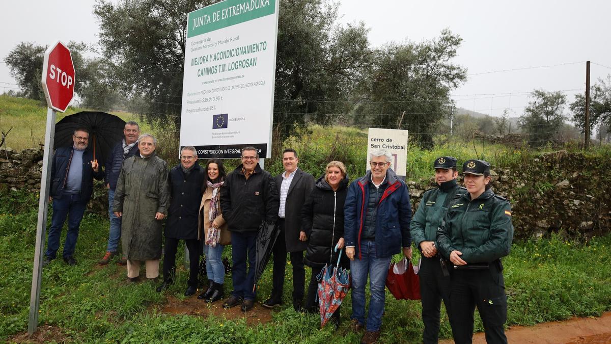 Imagen de la visita a Logrosán.
