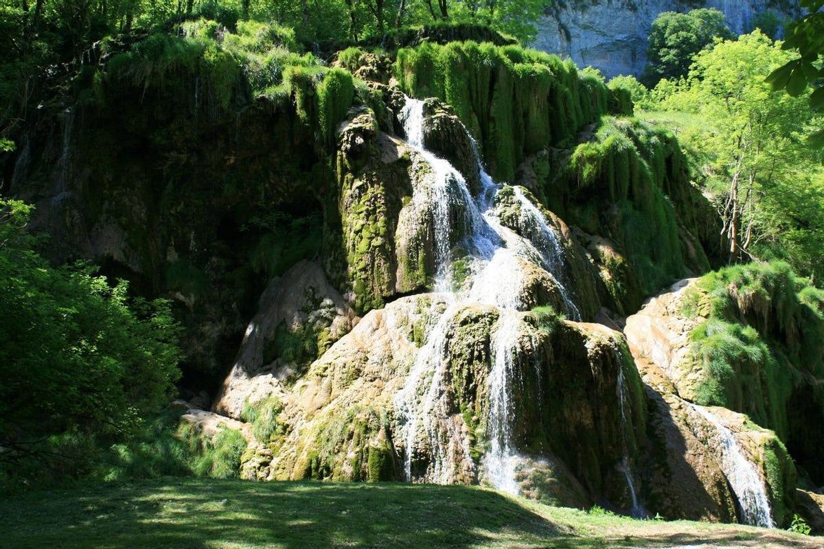 La Catarata de Les Tufs, en el Jura: una cascada como en Tailandia...