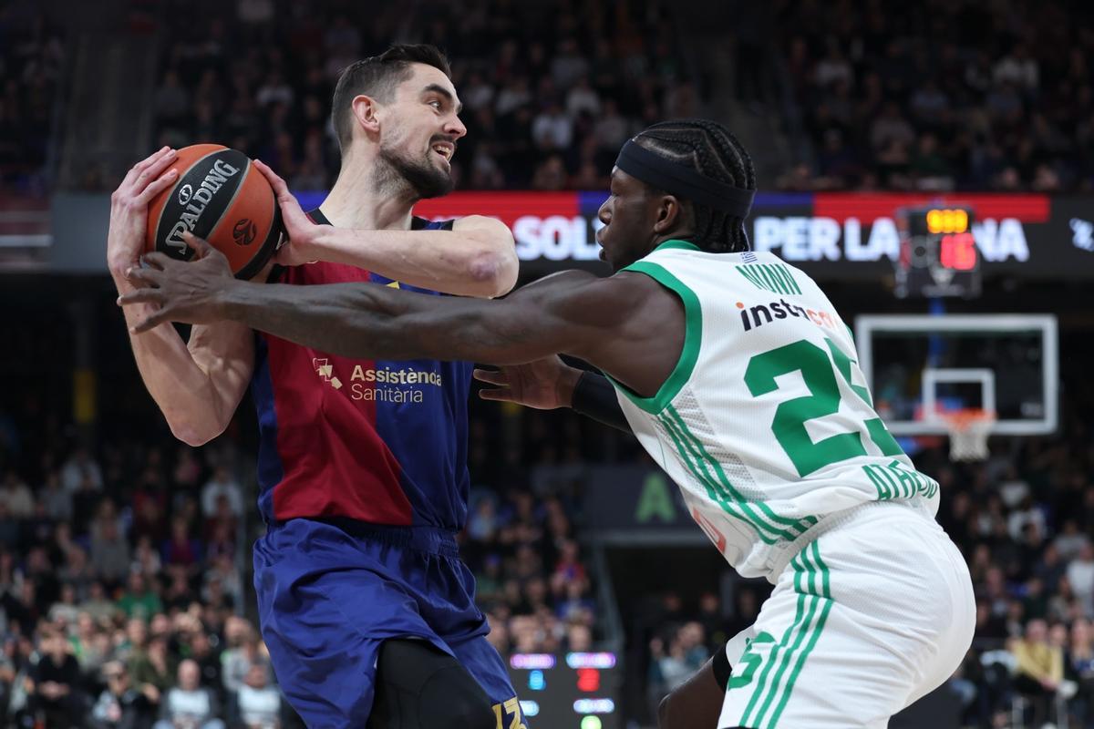 Satoransky, en una acción del duelo, defendido por Nunn