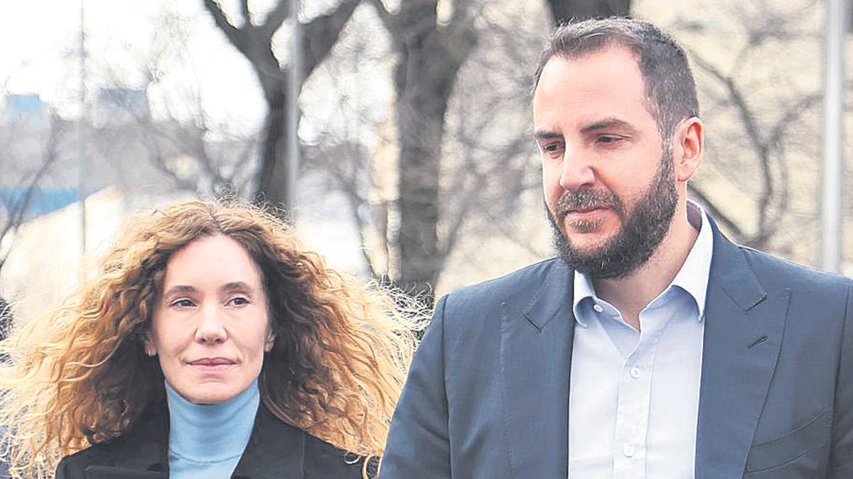 Borja Thyssen y Blanca Cuesta llegan al juzgado el 14 de febrero de 2023, en Madrid.