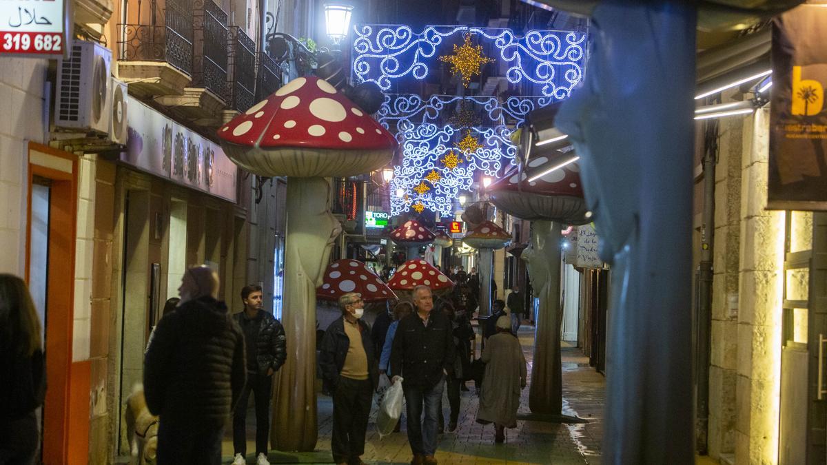 La iluminación navideña ya luce en Alicante con dos millones de leds