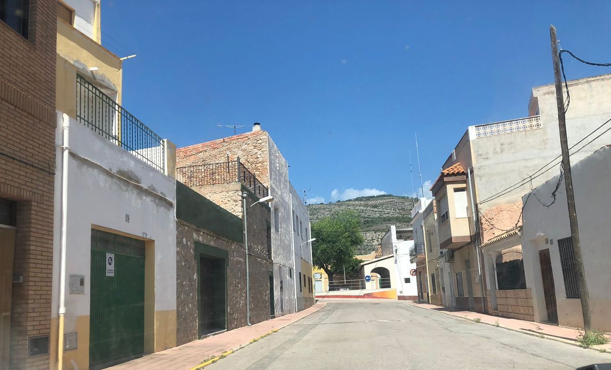 Esta es la calle Dean Martín de Orpesa, que se peatonalizará para adecuarla a los viales aledaños.