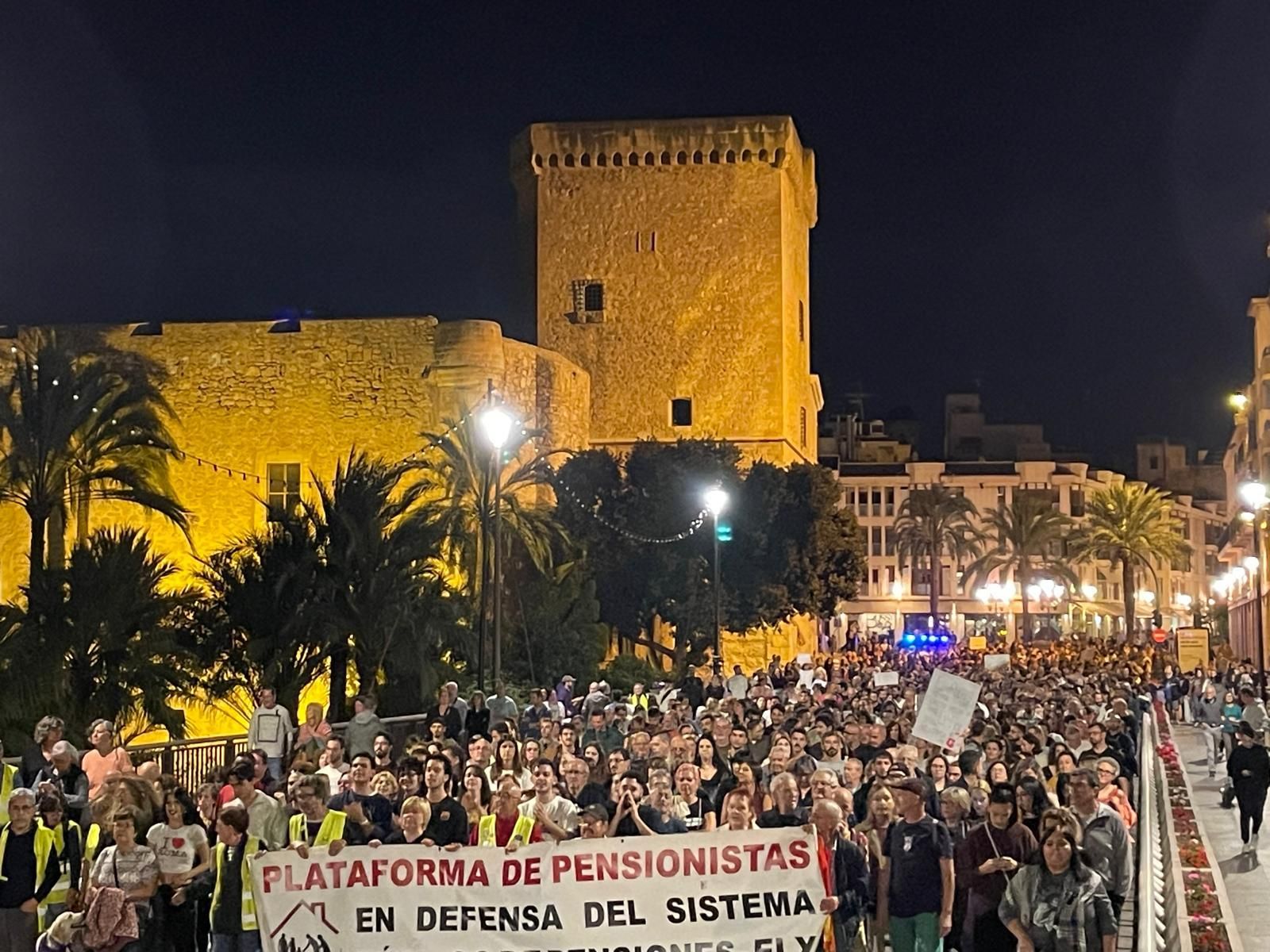 Elche muestra su indignación con la gestión de la DANA en la Comunidad Valenciana