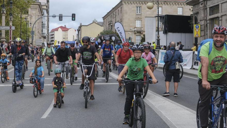 Celebración el reciente Día da Bici por las calles de Ourense. |  Roi Cruz