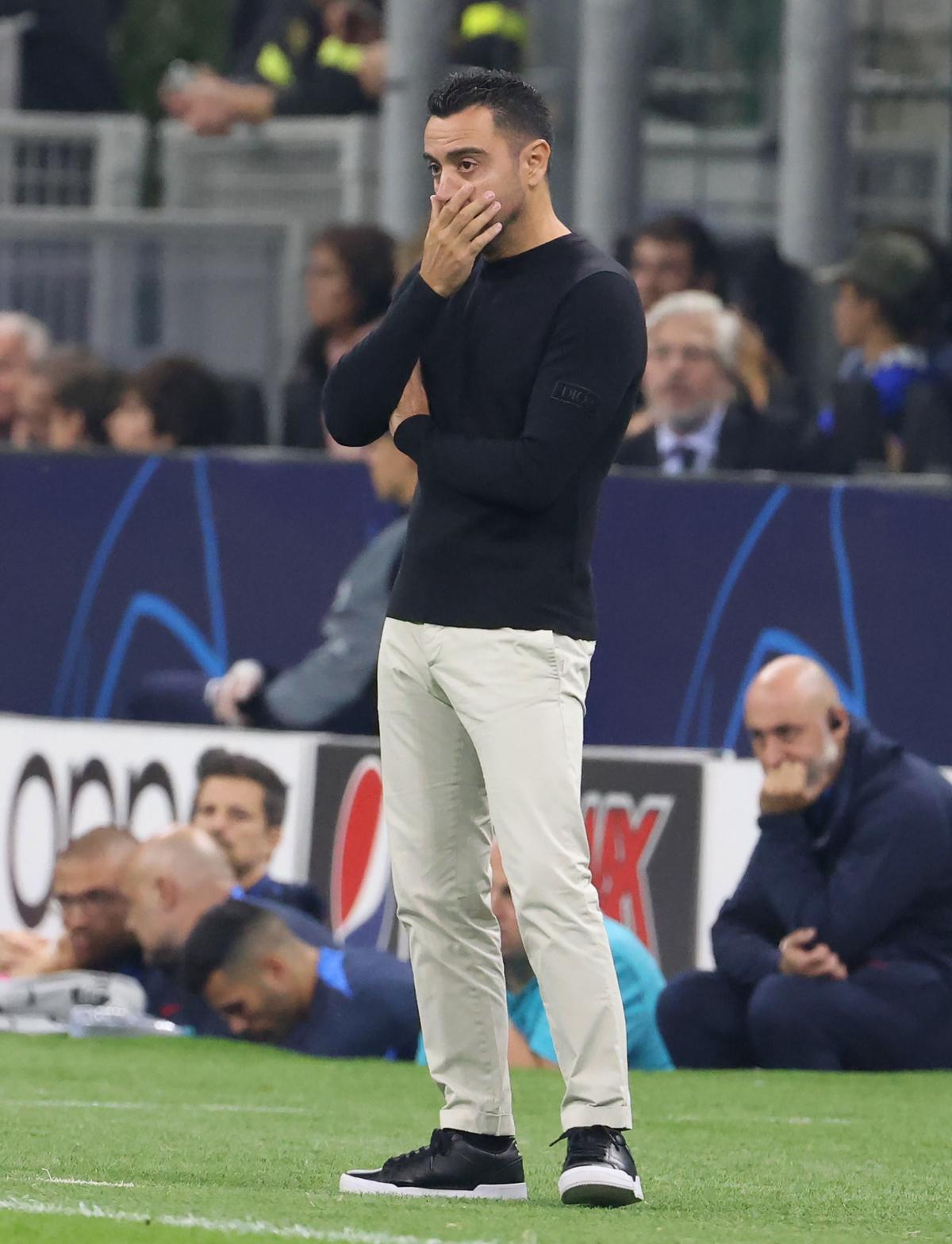 Milan (Italy), 04/10/2022.- Barcelona’s head coach Xavi Hernandez reacts during the UEFA Champions League Group C match between FC Inter and FC Barcelona at Giuseppe Meazza stadium in Milan, Italy, 04 October 2022. (Liga de Campeones, Italia) EFE/EPA/MATTEO BAZZI