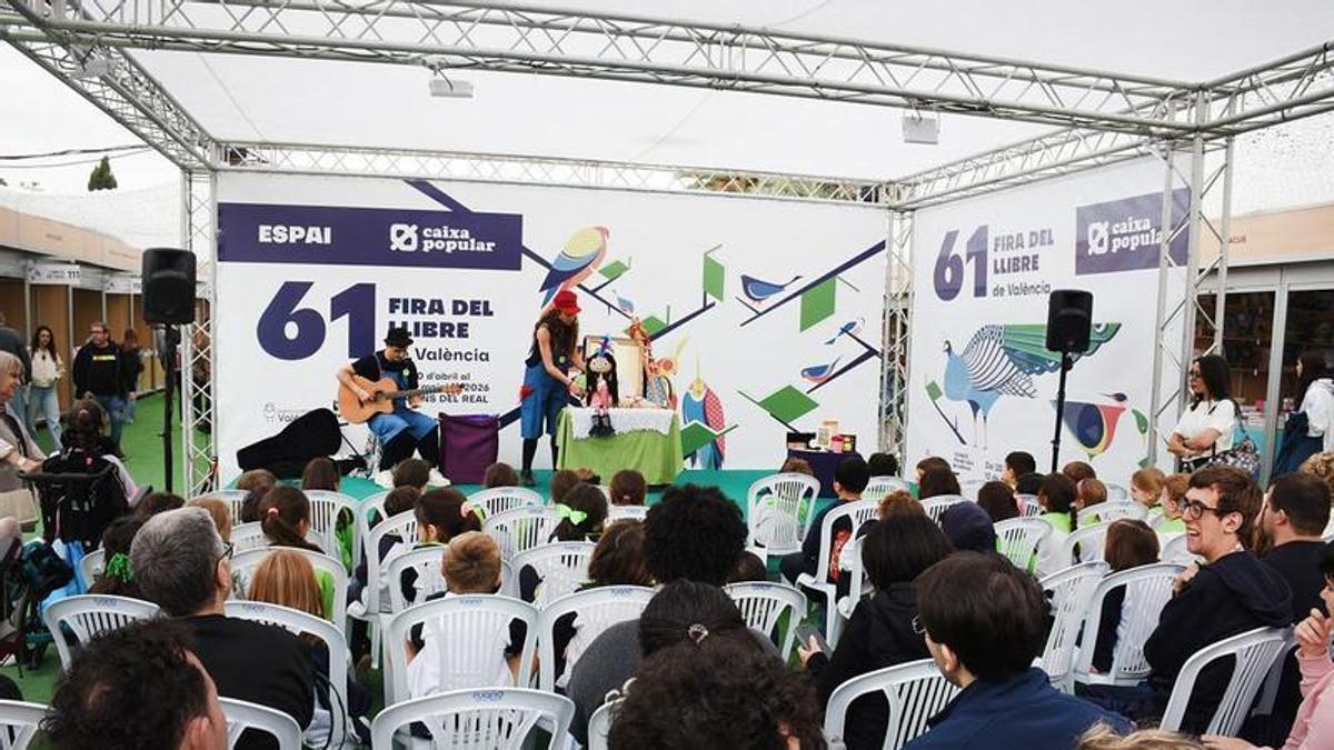 Escolares en la Fira del Llibre