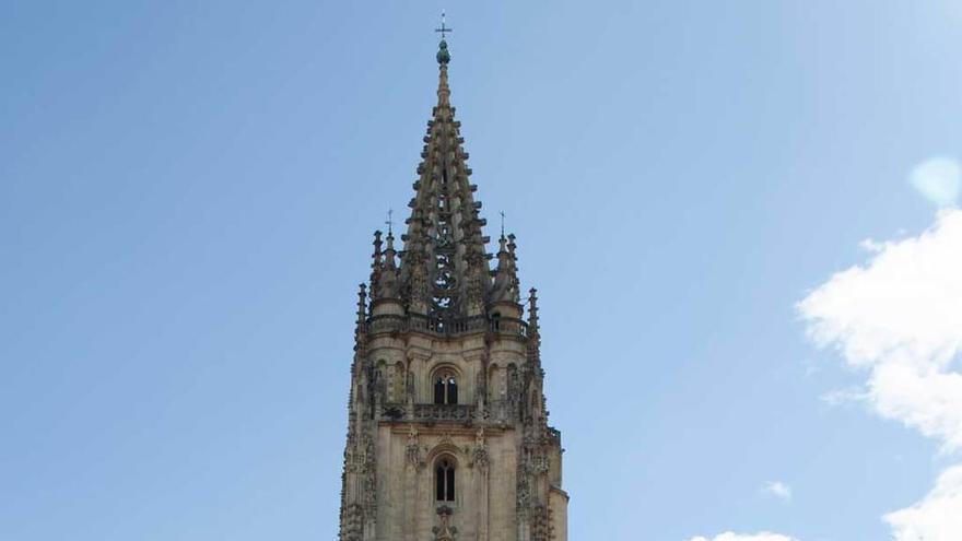 Los escolares celebran el Día de la Educación Física en la Calle, ayer, en la plaza de la Catedral.