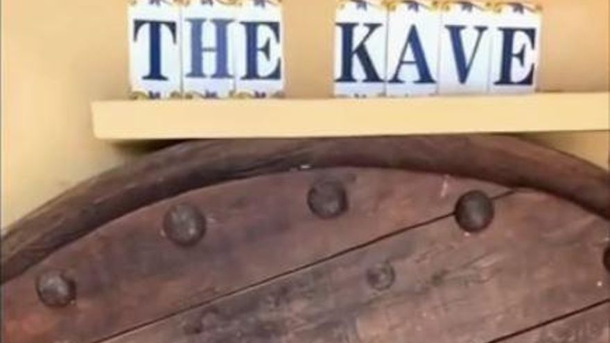 Vídeo: Las fiestas y el after en una cueva discoteca de Ibiza