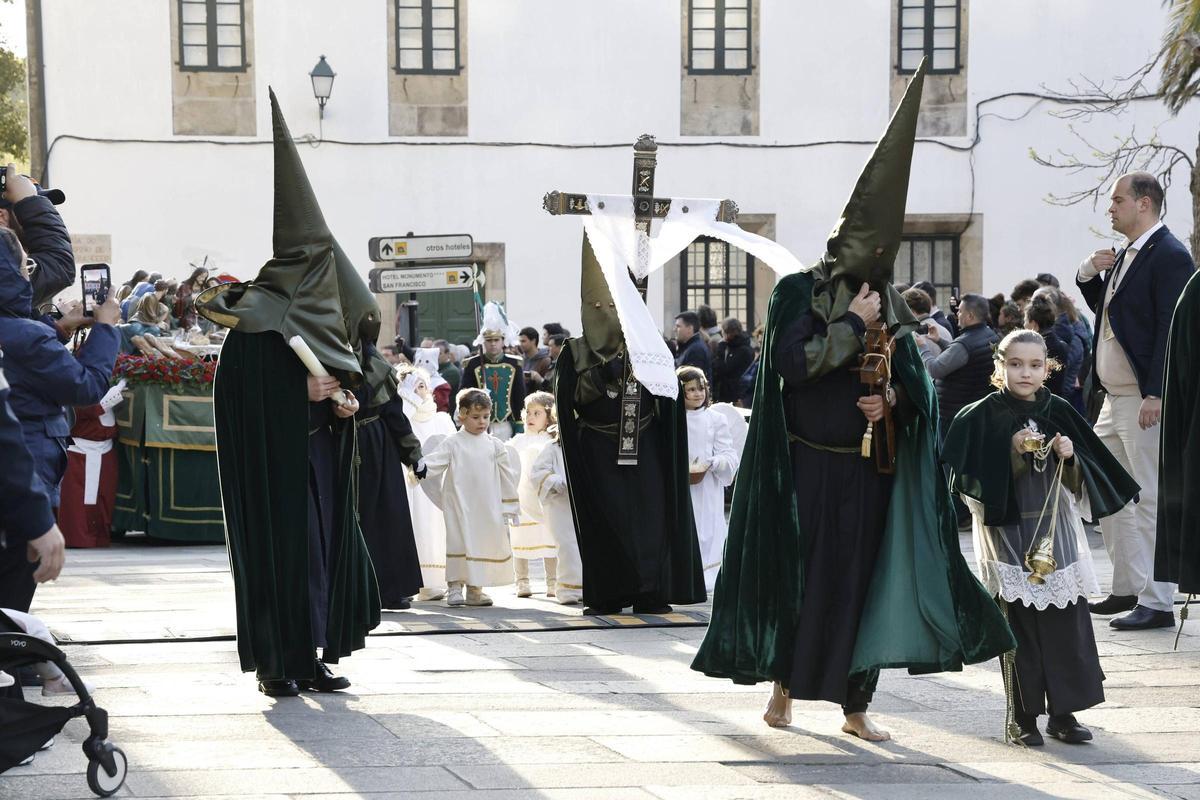 El lavatorio de los pies centra el Jueves Santo y da paso al día con más procesiones de la Semana Santa compostelana El lavatorio de los pies centra el Jueves Santo y da paso al día con más procesiones de la Semana Santa compostelana