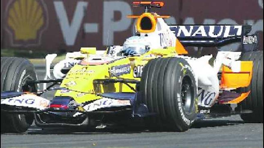 Fernando Alonso rueda con el R28 durante el Gran Premio de Australia.