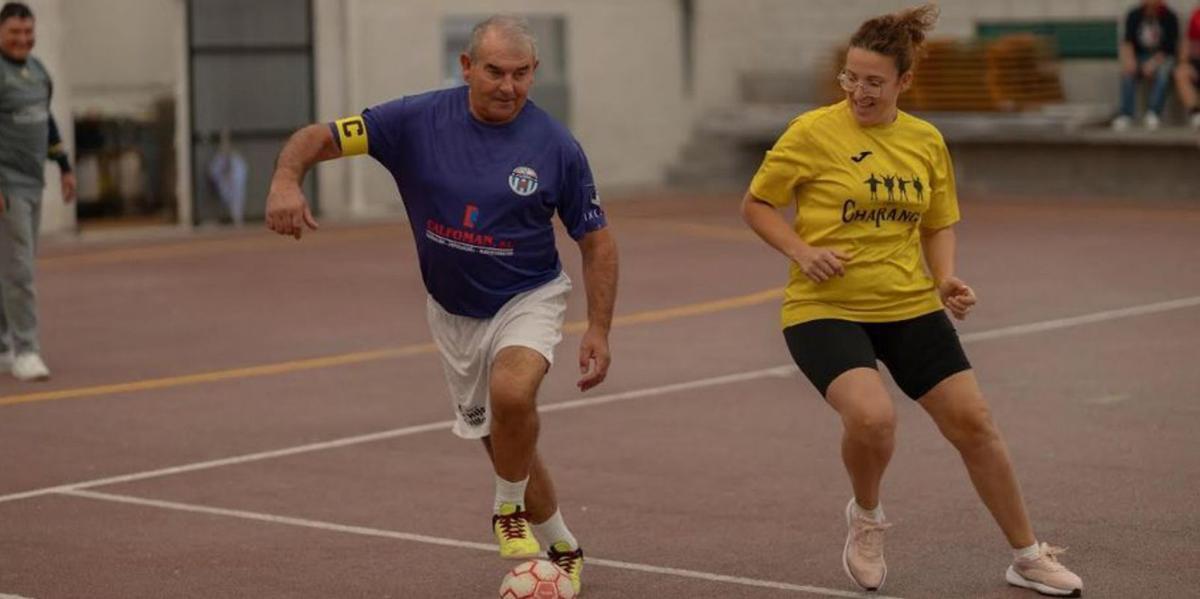 Dos vecinos se enfrentan en un partido. | M.N.