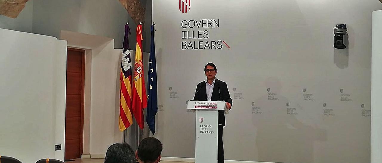 El portavoz del Govern balear, Iago Negueruela, ayer, en rueda de prensa.