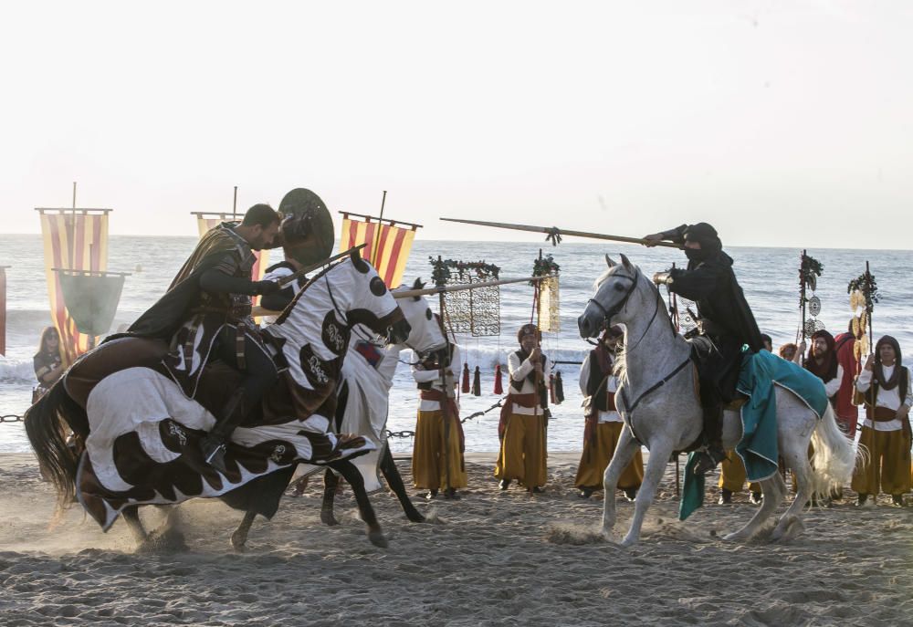 Un espectacular Desembarco al alba da inicio a los Moros y Cristianos en El Campello