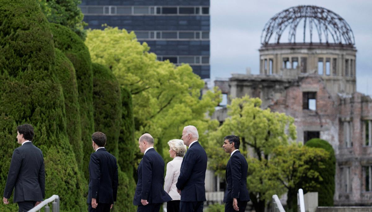 Los líderes del G7 visitan el Memorial Park para las víctimas de la bomba atómica en Hiroshima, entre protestas