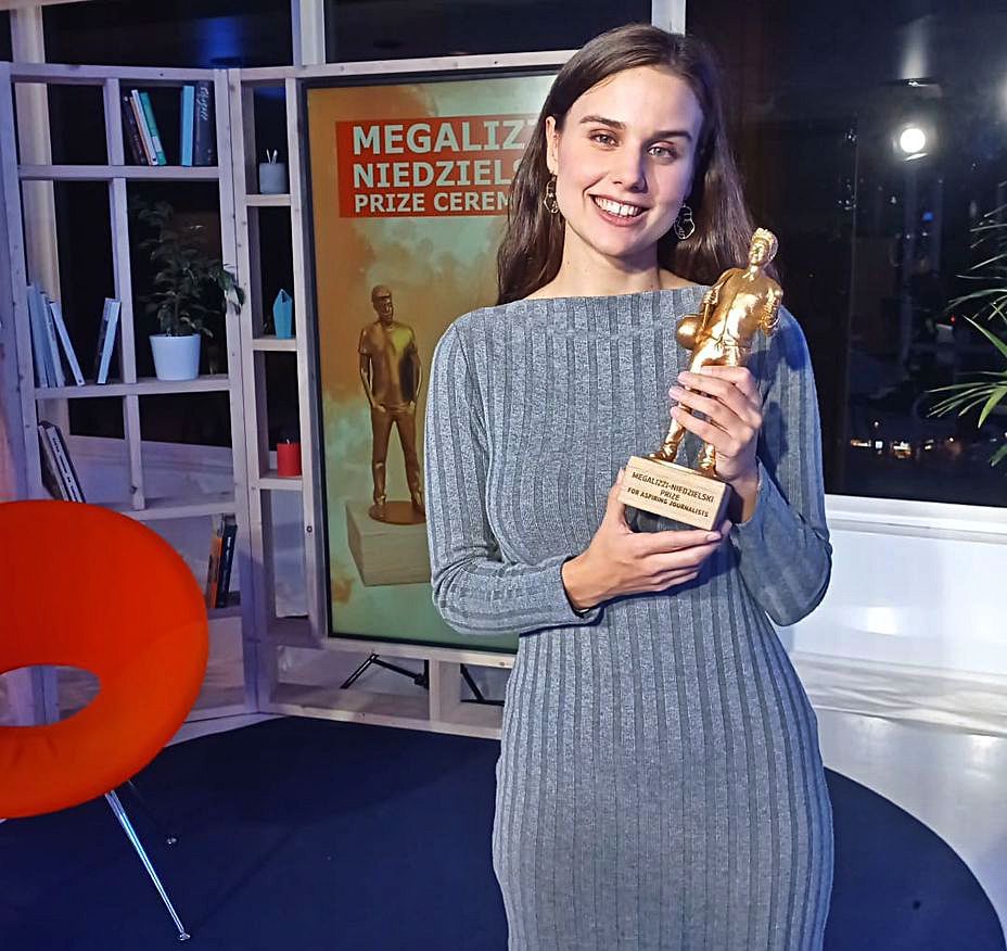 Irene Barahona, con el premio recogido en Bruselas.