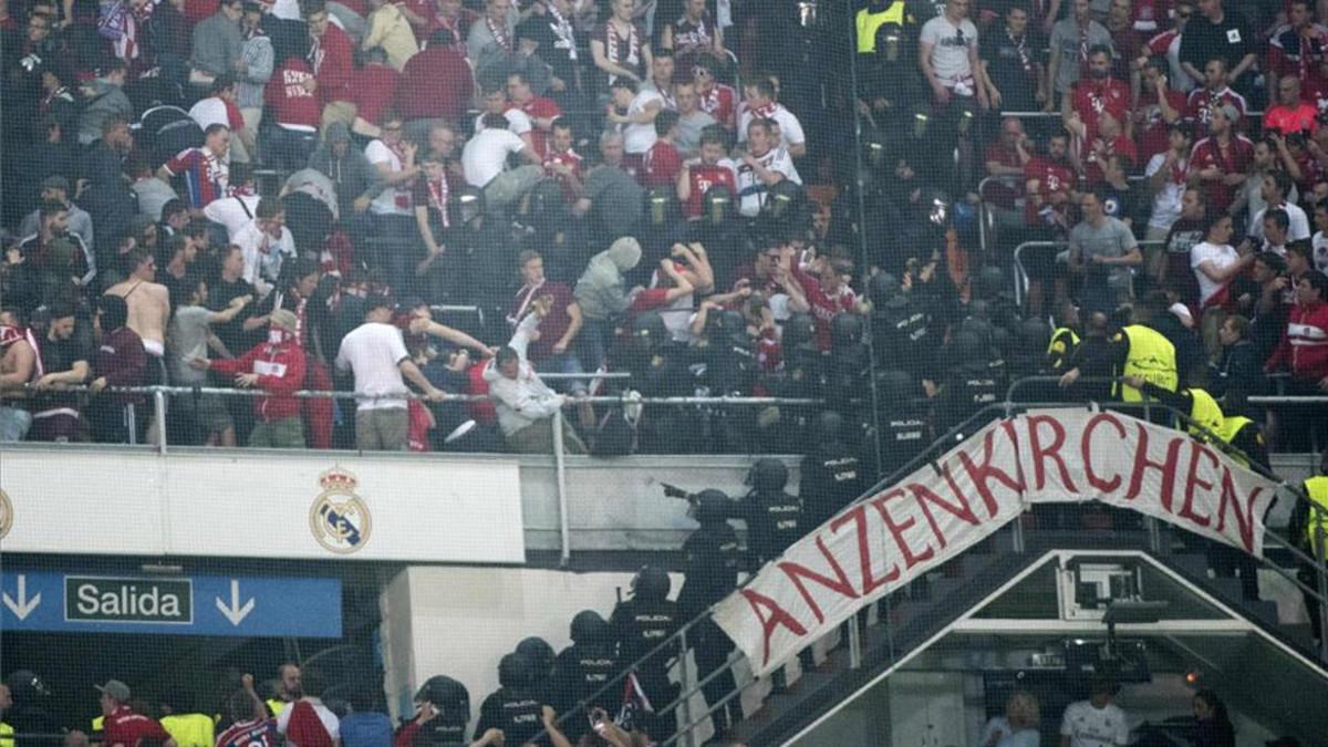 La afición del Bayern recibió duras cargas policiales en el Bernabéu