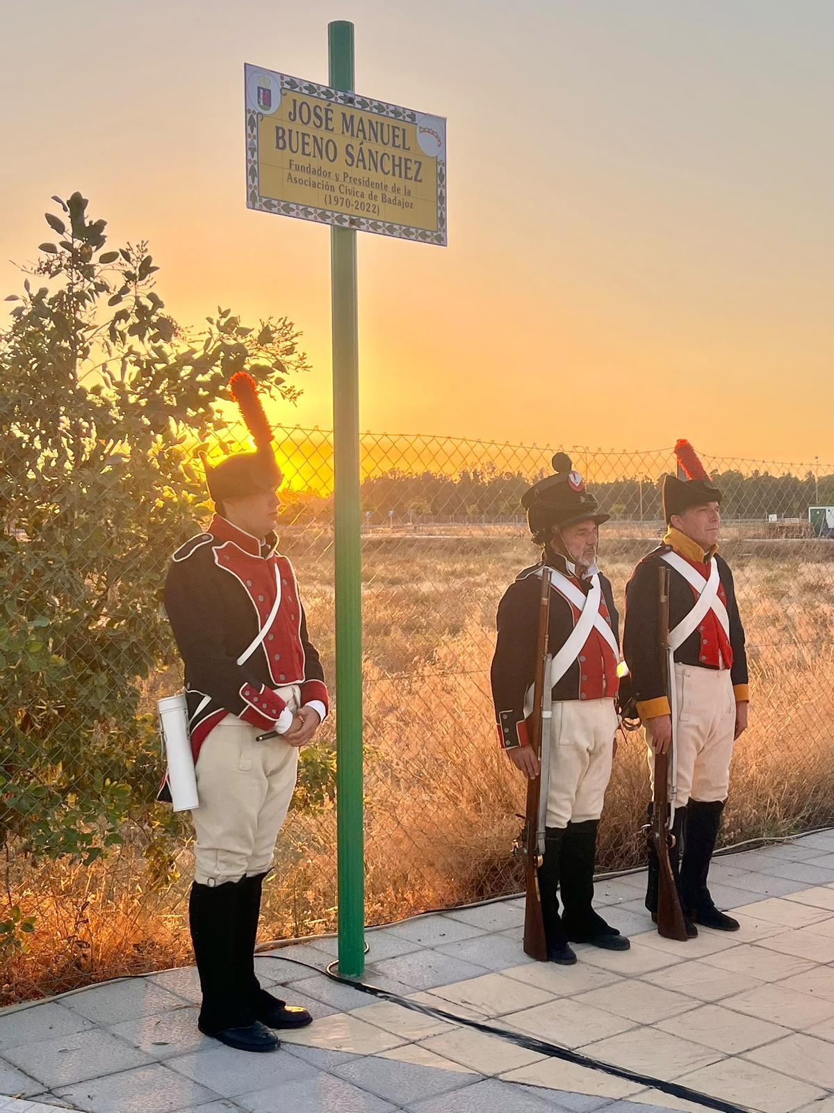 Galería | Así ha sido el homenaje a José Manuel Bueno, al que Badajoz ha dedicado una calle