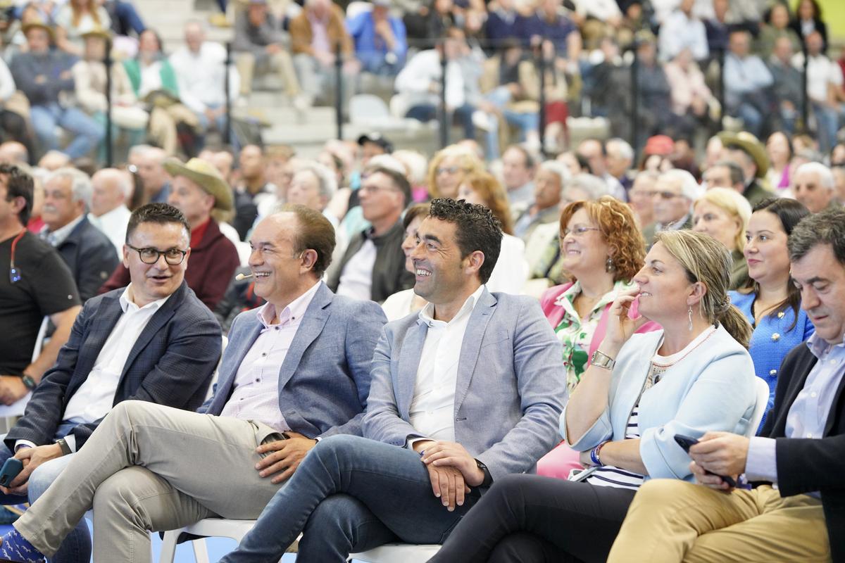 José Crespo, sentado entre José González y Luis López.