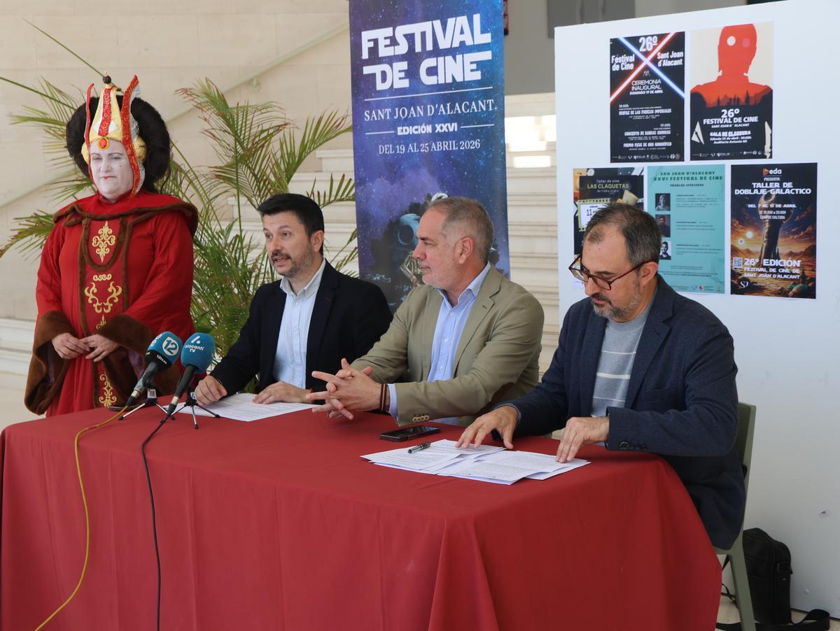 Un momento de la rueda de prensa, con la presencia de la reina Padmé Amidala