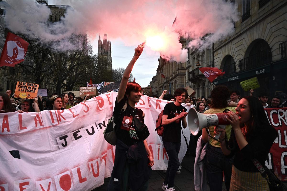 Paros y protestas en Francia por la reforma de las pensiones de Macron