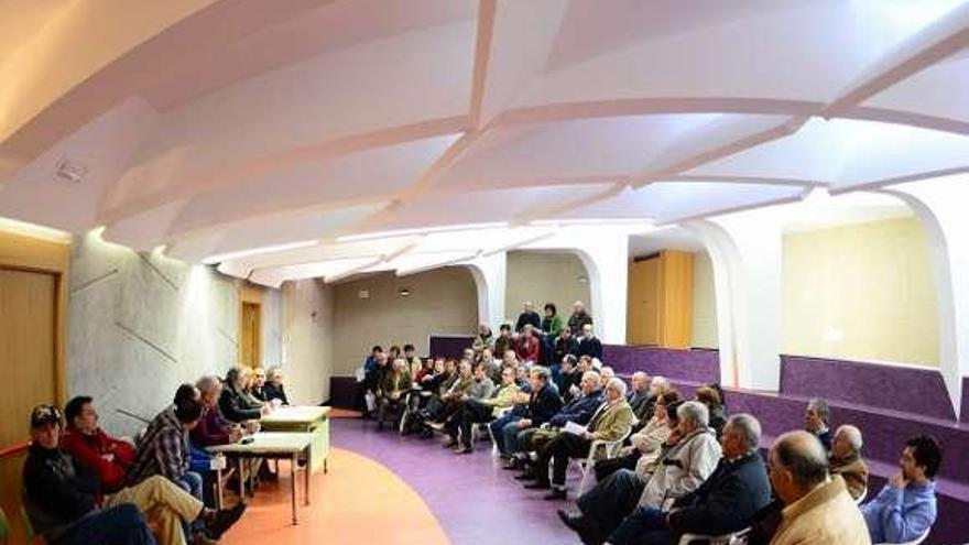 Asamblea vecinal de Monte Faro, en Domaio.  // G.Núñez