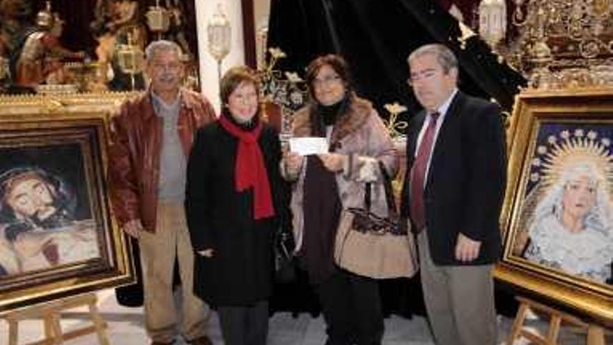 La Hermandad del Cristo de la Zalamea dona 500 euros a ADIS Vega Baja