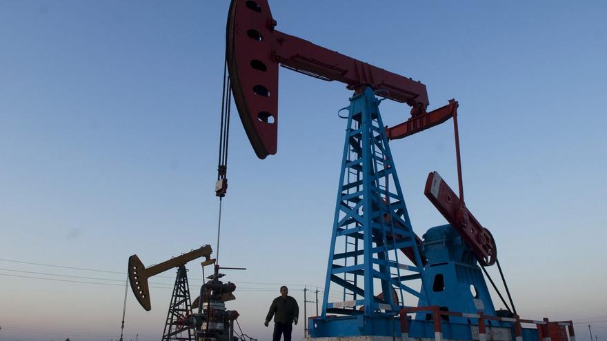 El petróleo se dispara tras el recorte de más de un millón de barriles de la OPEP