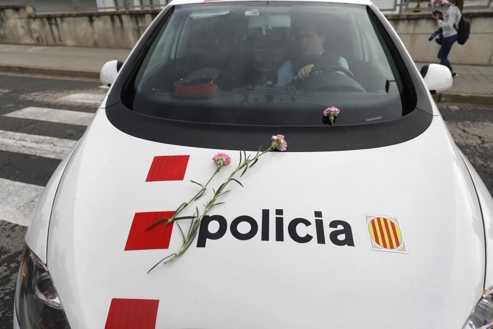 Guàrdia Civil i Policia Nacional desallotgen amb violència col·legis electorals gironins