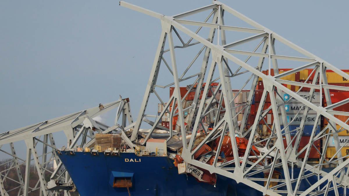 Un barco carguero  impacta contra el puente Francis Scott Key en Baltimore