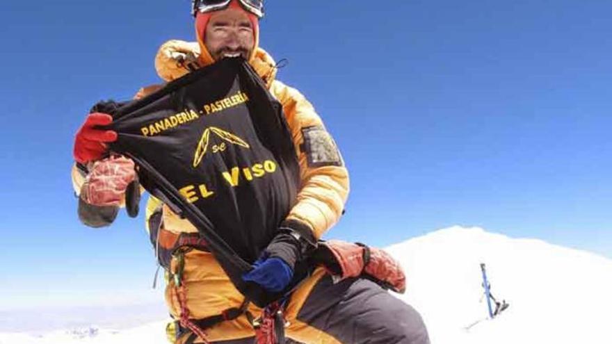 Martín Ramos, en la cumbre de la tercera montaña más alta del planeta.