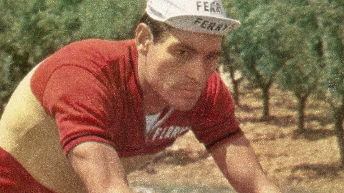 Pérez Francés, con el maillot de campeón de España