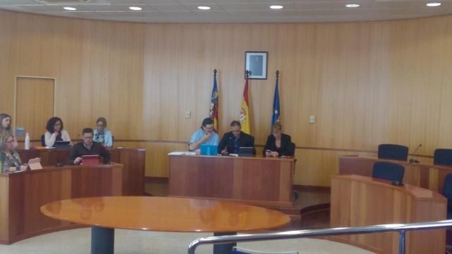 El pleno del Ayuntamiento de San Antonio de Benagéber ayer, sin la oposición.